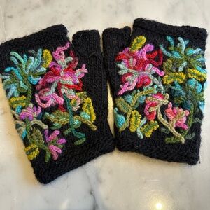 Floral Embroidered Fingerless Gloves
